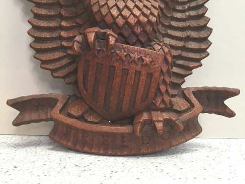Águila alada extendida de madera sosteniendo pancarta de libertad sin marca de fabricantes - Imagen 3 de 12