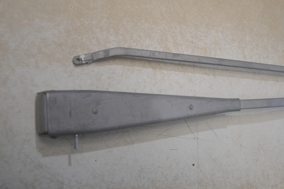 1968 69 70 GM Buick Electra LeSabre Oldsmobile 88 98 brazo limpiaparabrisas NORS LH Foto 2 de 4