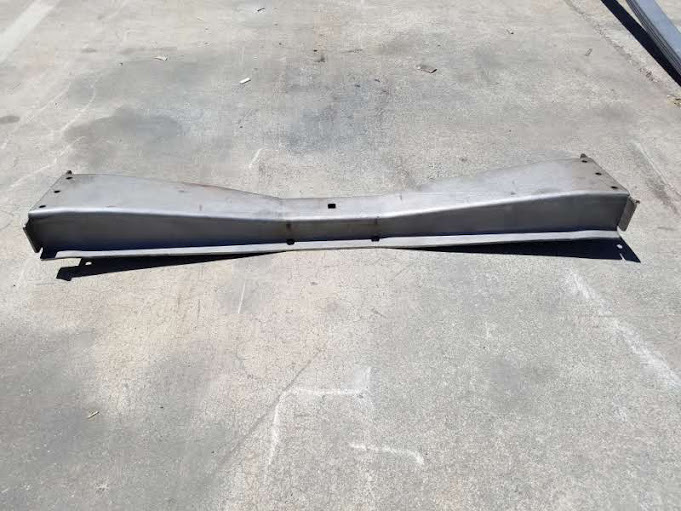 1932 FORD ORIGINAL STYLE REAR CROSSMEMBER - LOWERS YOUR CAR 3