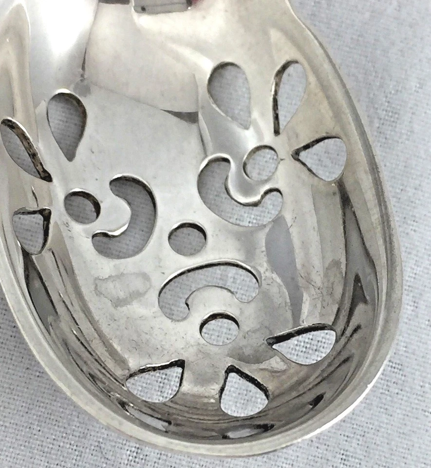 Old Newbury by Towle Sterling Mango Largo Perforado Oliva Cuchara-Mono G- 7 1/2" Foto 2 de 4