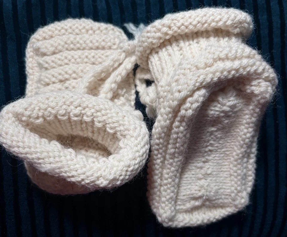 Ботинки ручной работы коренастые вязаные кремового цвета для младенцев/детей, застежка-галстук - Изображение 3 из 4