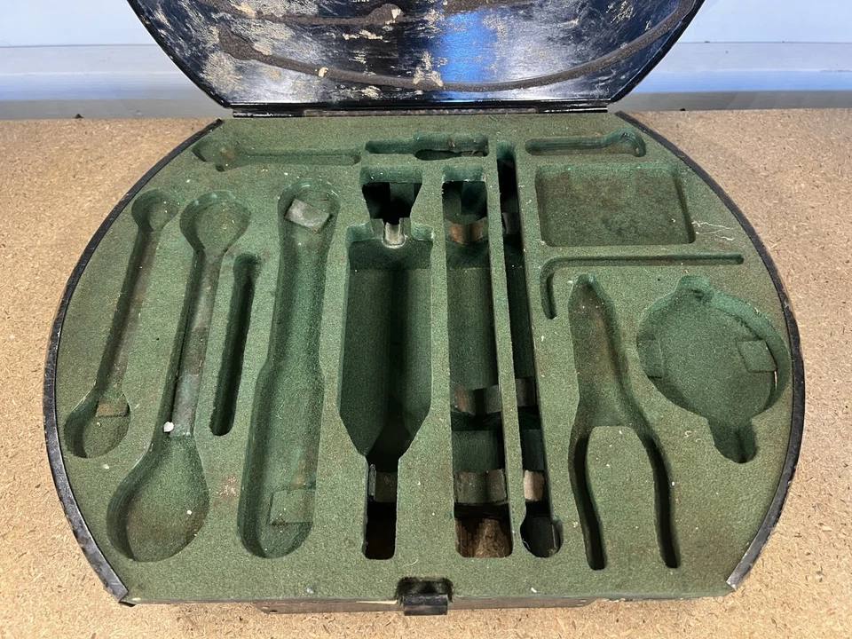 Jaguar MK1 Mk2 Daimler 2.4 3.4 3.8 original anterior a 1960 kit de herramientas vacío/caja de herramientas Foto 3 de 4