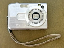 Casio EXILIM EX-Z850 8.1MP 2.5" LCD 3x Zoom Digital Camera - Untested