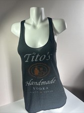 Camiseta sin mangas promocional de vodka hecha a mano de Tito’s para mujer