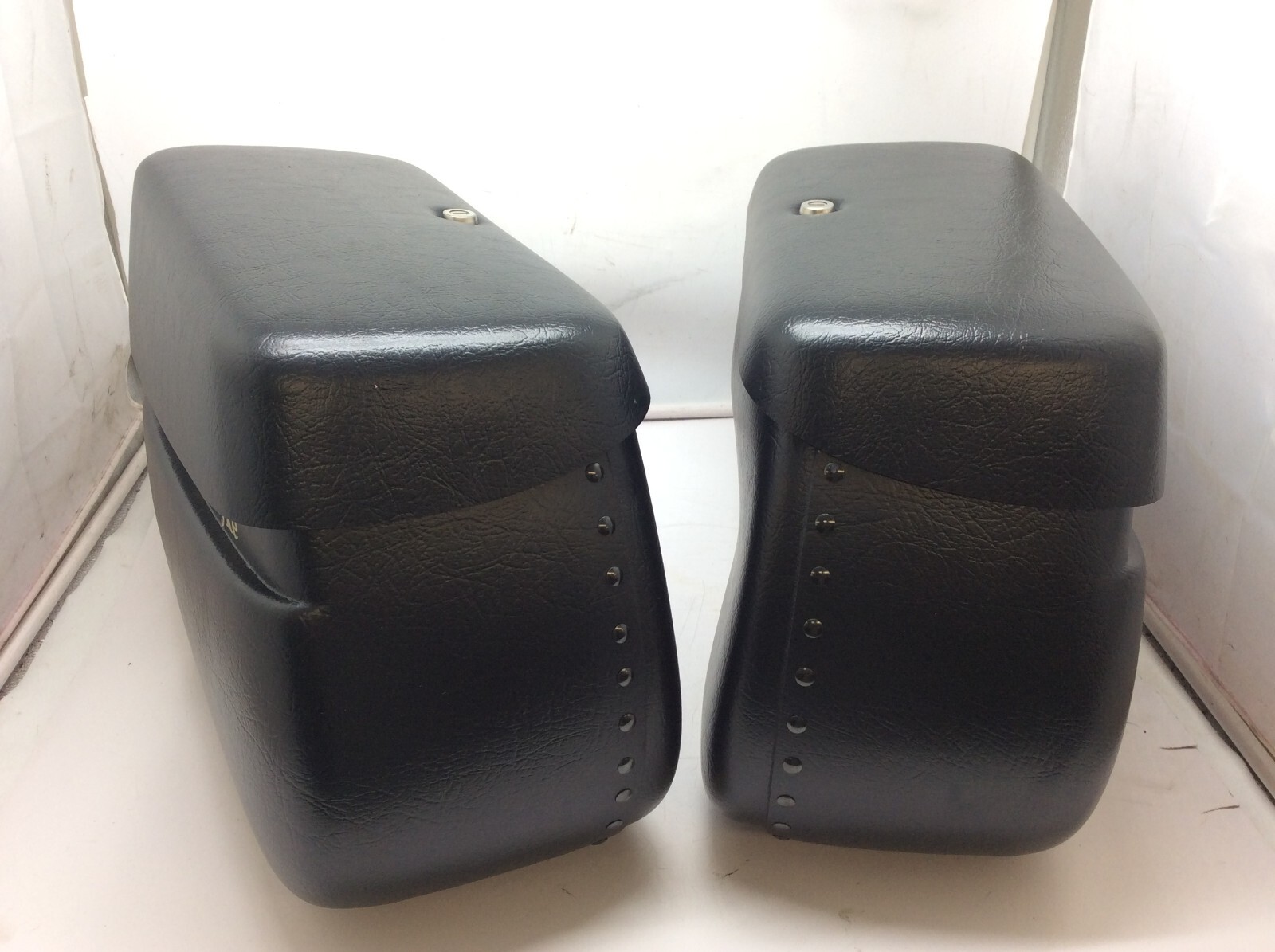 NOS Leatherlyke Saddlebags Luggage Bags Fits 20012004 Suzuki Volusia