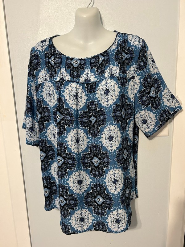 Women's Loft Blue Paisley Multi Top/Blouse with Elbow Sleeves       Size Large
