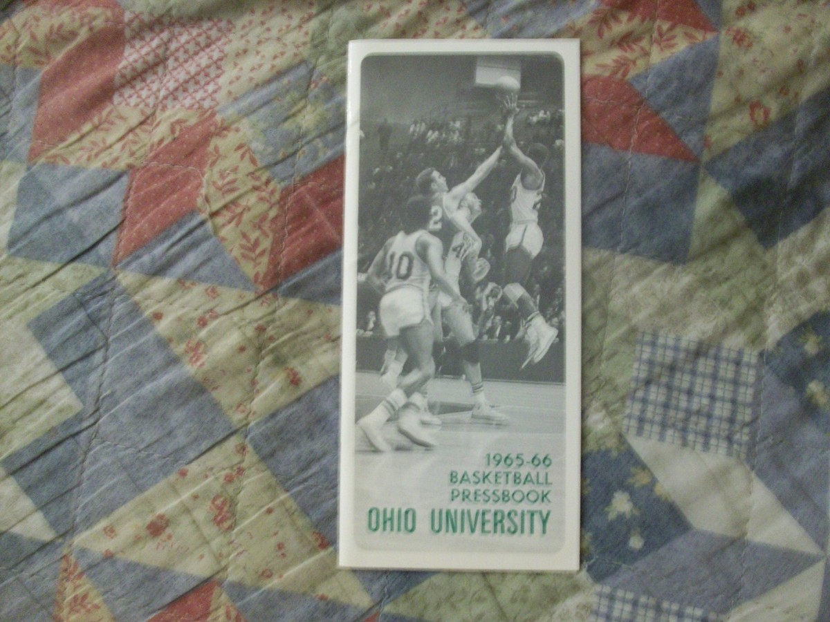 1965-66 OHIO BOBCATS BASKETBALL MEDIA GUIDE Yearbook 1966 Press