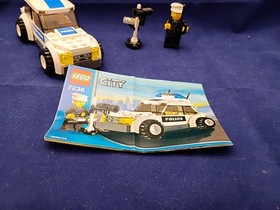 LEGO CITY: Police Car (7236) Used 100% complete w/instructions.  W/ Original box