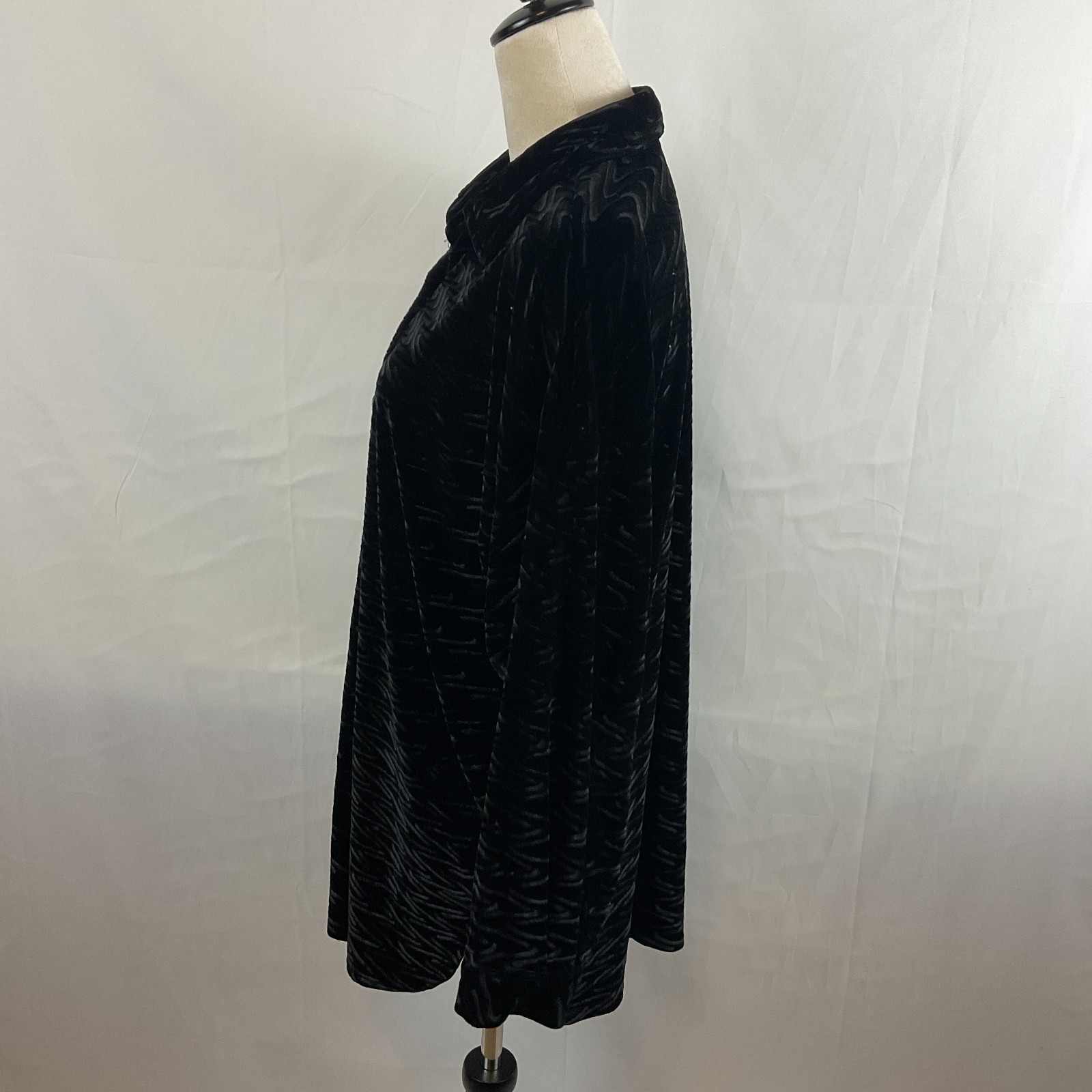 Exclusively Misook Top One Size Button Front Velv… - image 6