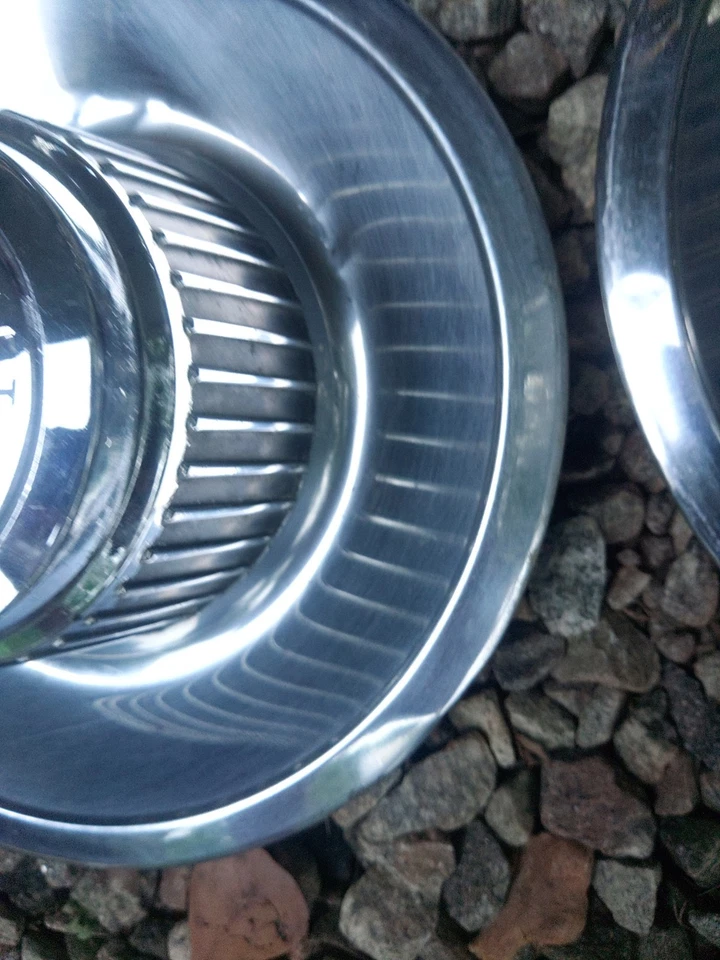 Juego de cuatro tapas centrales para llantas Chevrolet Rally 1968-1982 Camaro Corvette OEM Foto 4 de 4