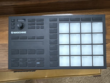 Native Instruments Maschine Mikro MK3 Sampler  Sequencer 16 Pads USB Black