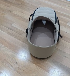 Babyzen YOYO+ Bassinet Brown Color. Pre-owned In New Condition 