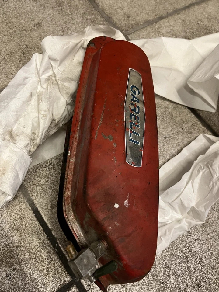 Serbatoio Garelli originale con dettagli da restaurare - Immagine 3 di 4