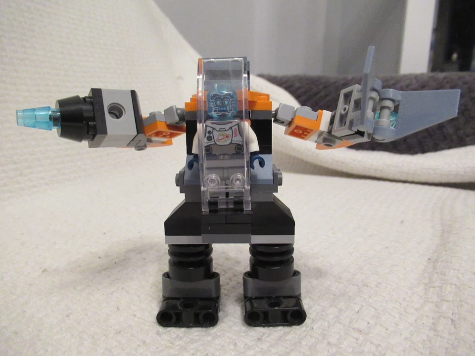 LEGO Creator 31111 Cyber Drone, photo 4 of 4
