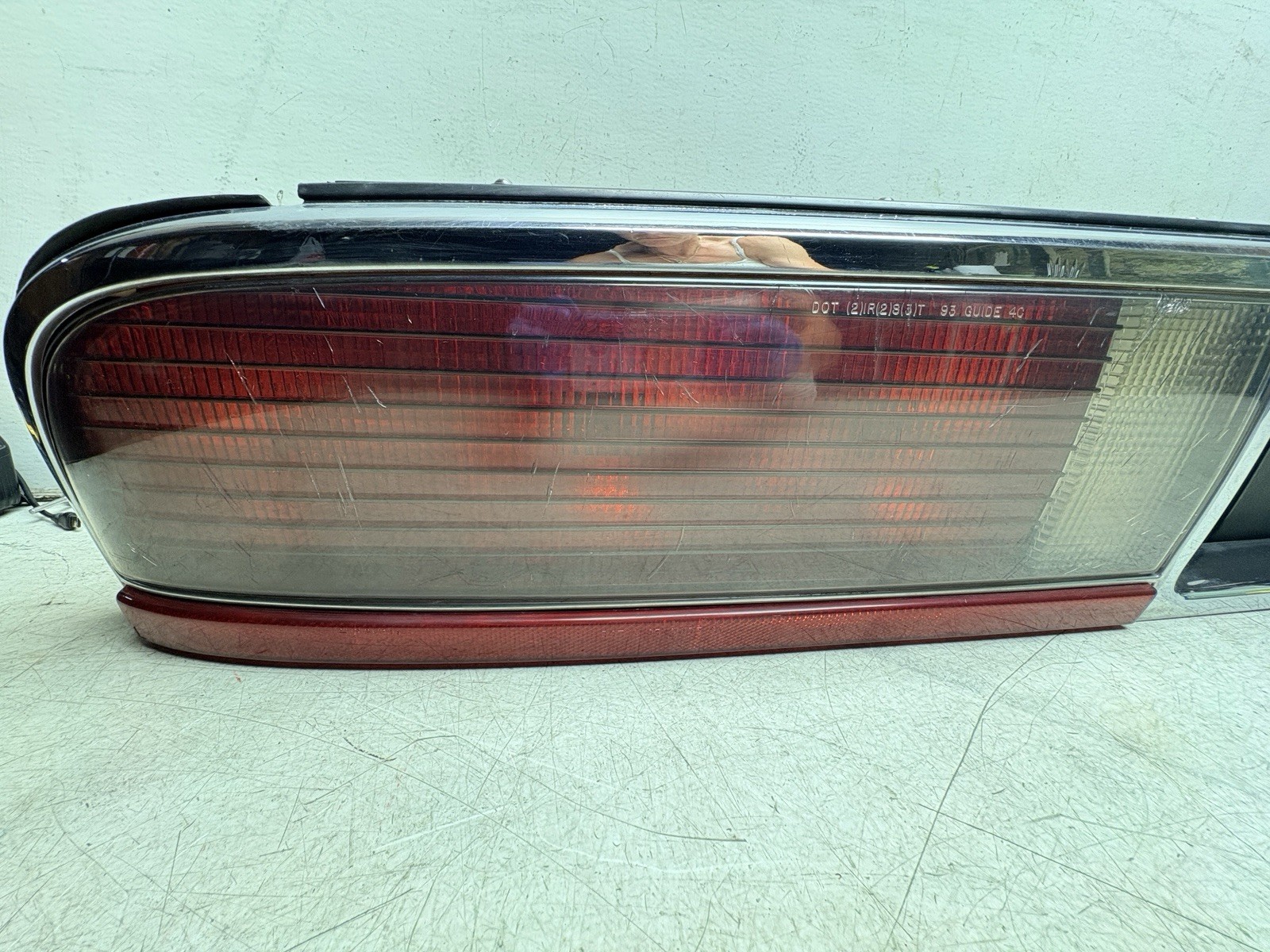 *91 -96 RARE Buick Park Avenue ULTRA Trunk Mounted Center Tail Light Panel J236
