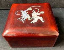 Vintage decorative lacquered trinket box with inlay artwork - Z#1008