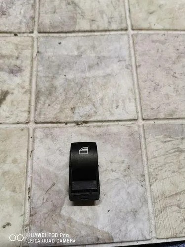 BMW 1 E87 Schalter für Fensterheber hinten rechts 2.00 Diesel 120kw 21047393