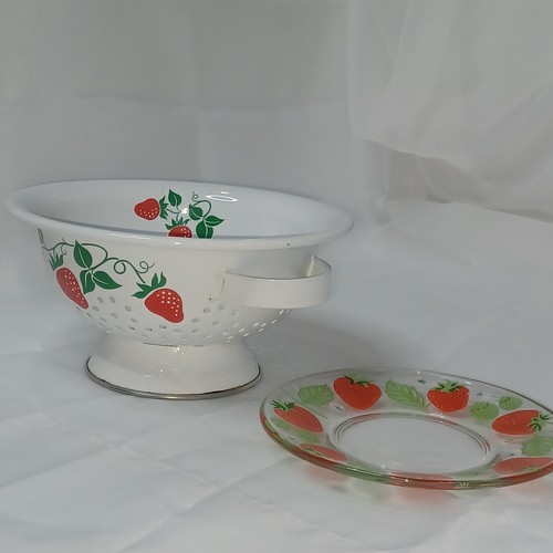 Vtg Teleflora Strawberry Kitchen Decor 1983 Korea Glass Saucer Metal Collander - Bild 13 von 13
