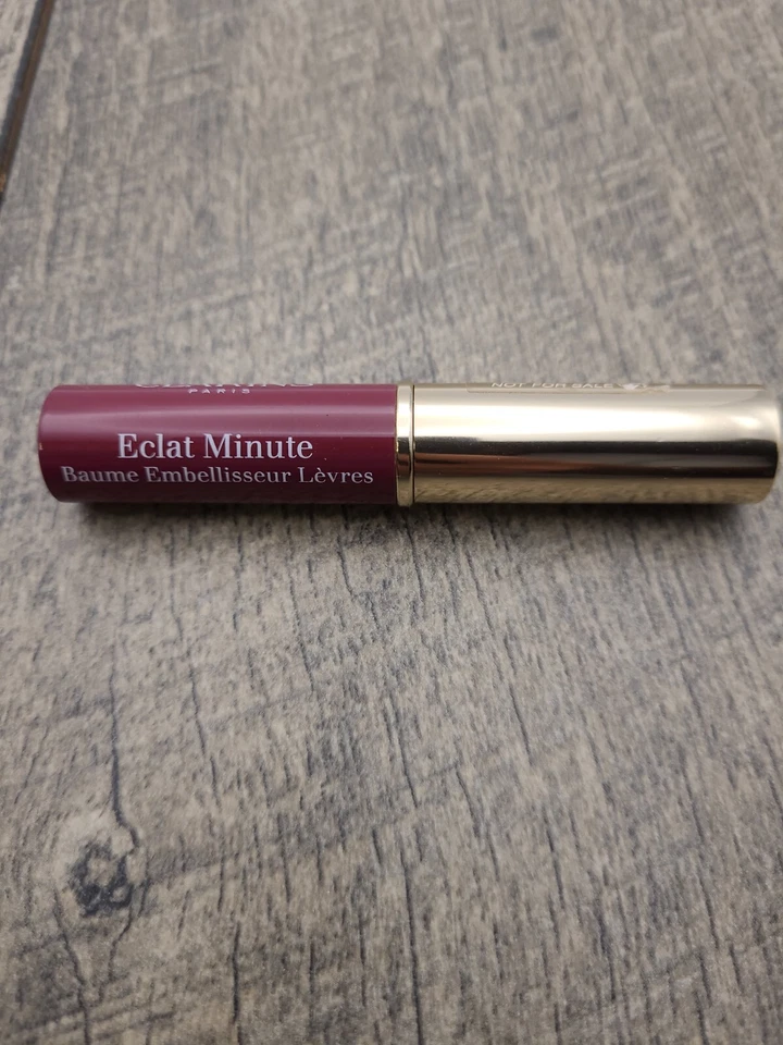Clarins Eclat Minute Bálsamo Labial Luz Instantánea Perfeccionador 08 Ciruela, Nuevo Ligero Daño Foto 3 de 4