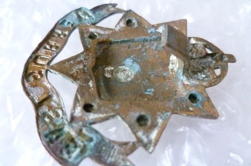 WW1 East Surrey Regiment Cap Badge KC Bi-Metal No Slider ANTIQUE Org - Picture 3 of 4