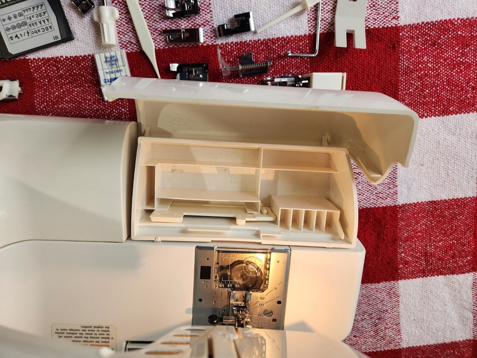 Janome Memory Craft 9000 Computerized Sewing Machine With Case And