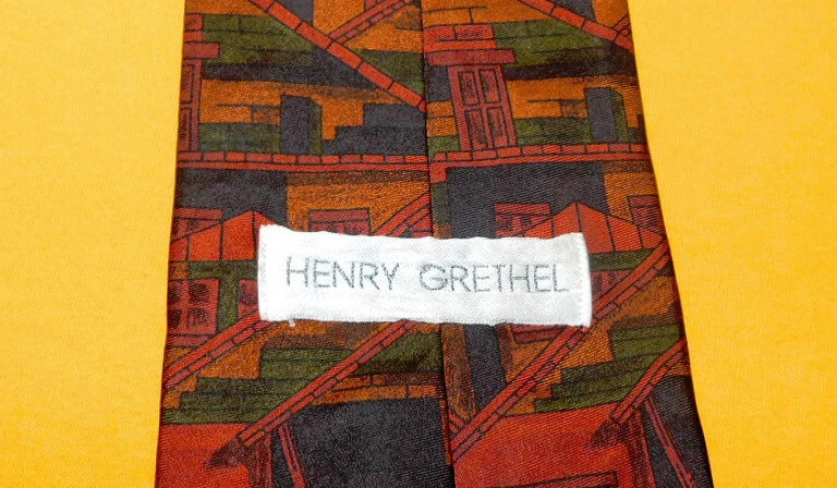 HENRY GRETHEL MADE IN U.S.A. RED/BLACK/FREEN ABSTRACT DESIGN TIE - TIES. - Image 3 of 3