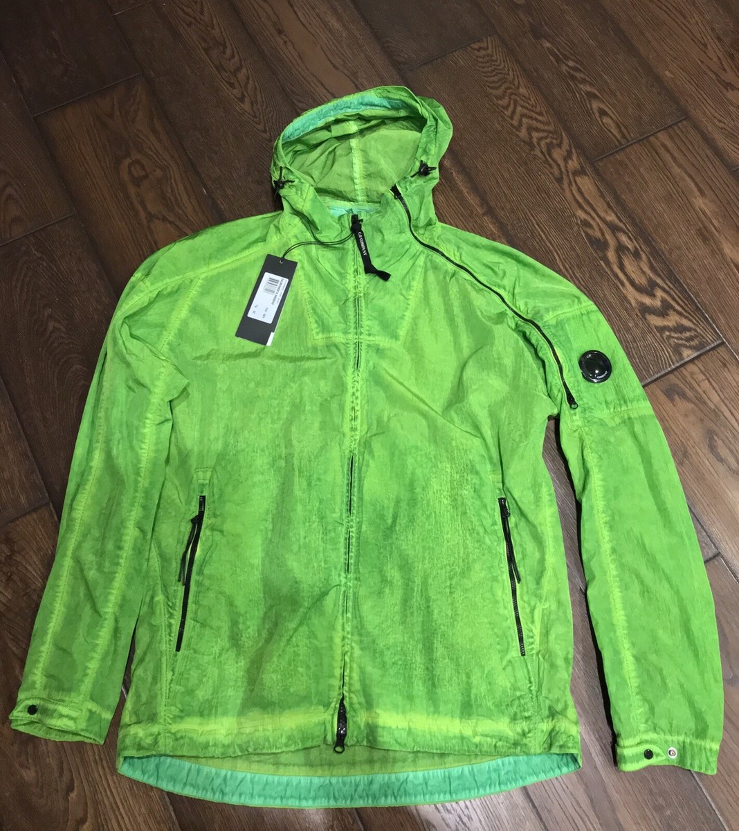 BNWT C.P. CP COMPANY CHROME RE-COLOR LENS SLEEVE HOODED BNWT C.P. CP COMPANY CHROME RE-COLOR LENS SLEEVE HOODED