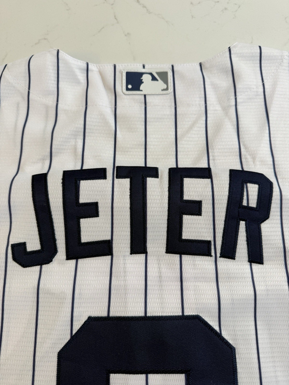 Derek Jeter Signed New York Yankees Jersey PSA/DNA Authenticated Custom Framed view 11