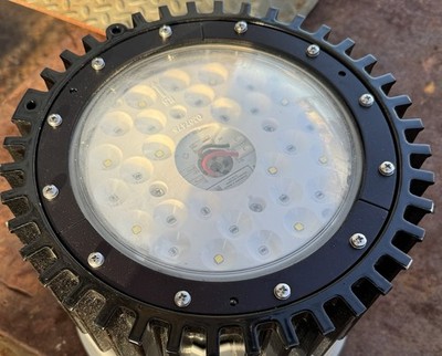 Eaton Crouse Hinds VMVL-3-UNV1 LED Light New Open Box