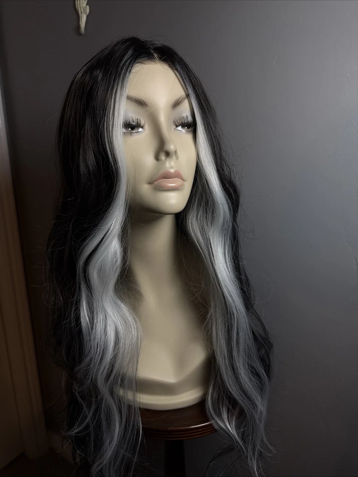 Peluca Cosmética Chelsey Smith Negra/Blanca 26" Usada Una Vez Usada en Excelente Condición Retirada y HERMOSA Foto 2 de 4