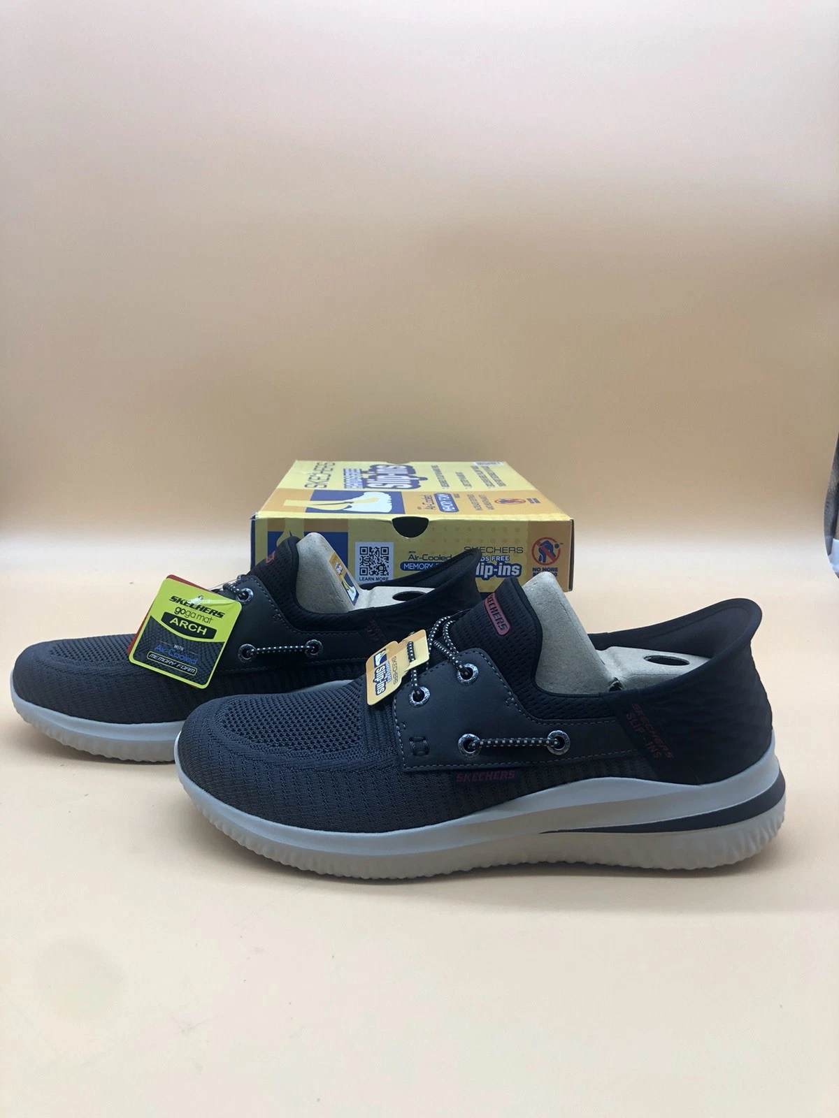 Skechers Men Shoes Size 11.5 W Slip-Ins Hands Free Delson 3.0 Roth Choc/Black*
Opens in a new window