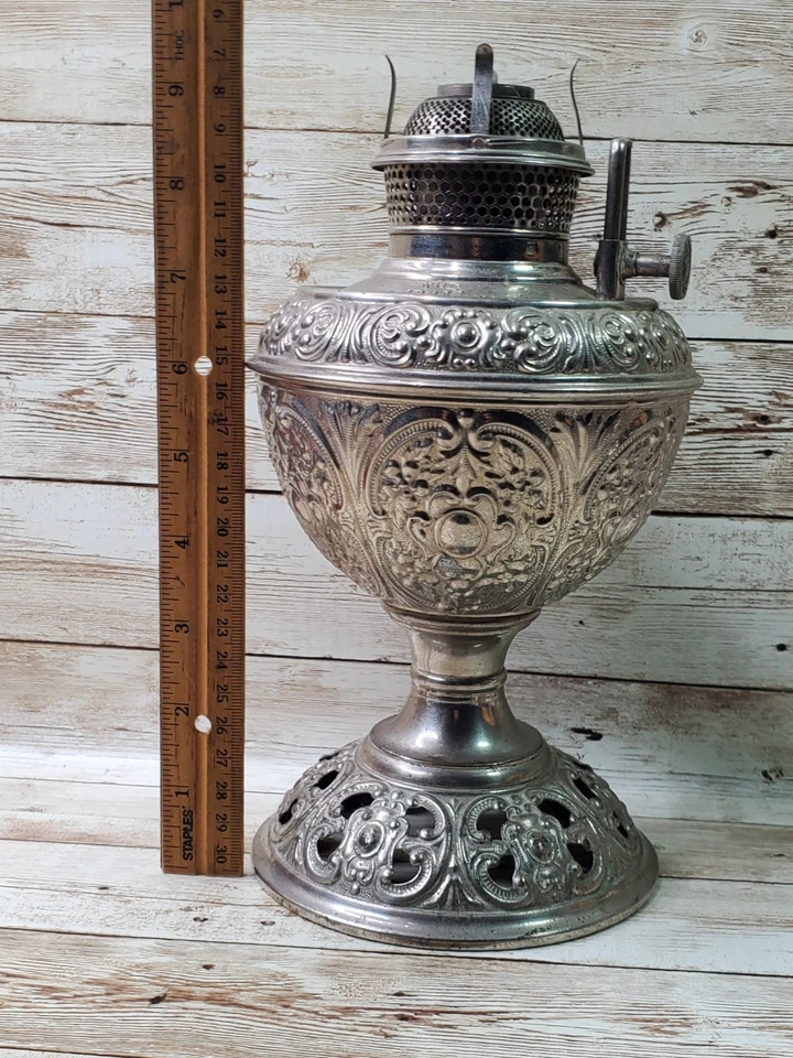  Antique Embossed B&H Bradley & Hubbard Table Kerosene Oil Lamp - Image 2 of 4