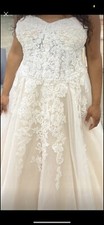Brand new ivory wedding dress, it’s a size 20W. It’s in pristine condition.