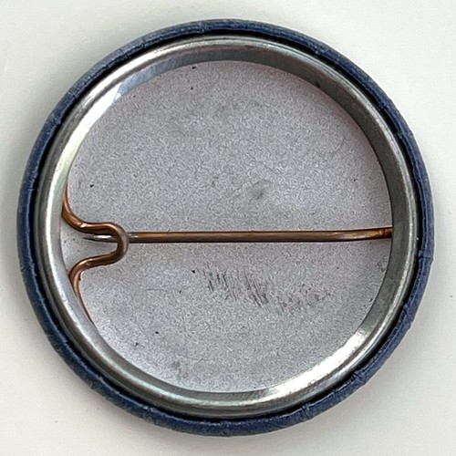 Novedad Pinback Botón NOBODY'S BABY Vintage Años 80 Eslogan Pin Insignia 1.25" Casi Nuevo - Imagen 2 de 2