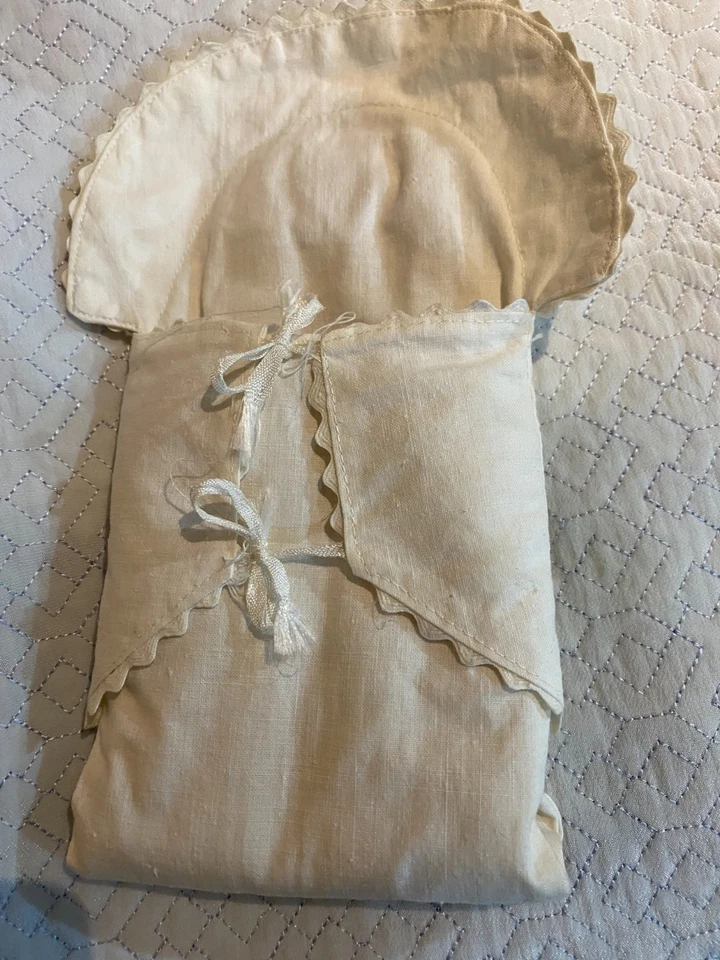 POUR POUPEE ANCIENNE BEBE 20 CM TENUE D ORIGINE ET LIT TISSU DIT PORTATIF - Photo 3/4