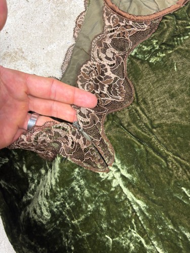 Mini robe vintage 2006 Dolce & Gabbana velours vert dentelle - Photo 7/19
