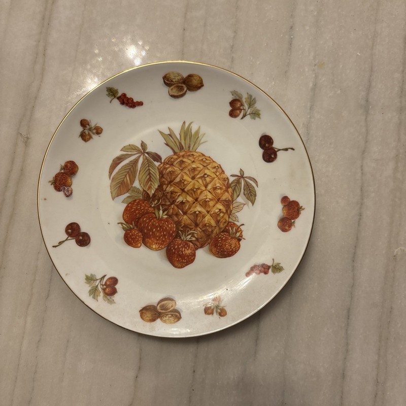 Vintage Seltmann Weider K Bavaria Fruit & Nut Design Plate 7-5/8"