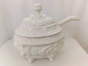 Antique White Embossed FootedSoup Tourine