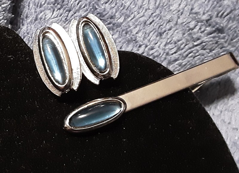 Vintage Silver Color Tie Bar & Cufflinks Set w/Blue Stone