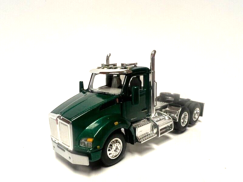 DCP / FIRST GEAR 1/64 SCALE T-880 KENWORTH DAY CAB, GREEN & CHROME
