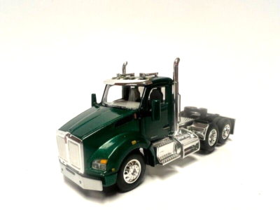 DCP / FIRST GEAR 1/64 SCALE T-880 KENWORTH DAY CAB, GREEN & CHROME