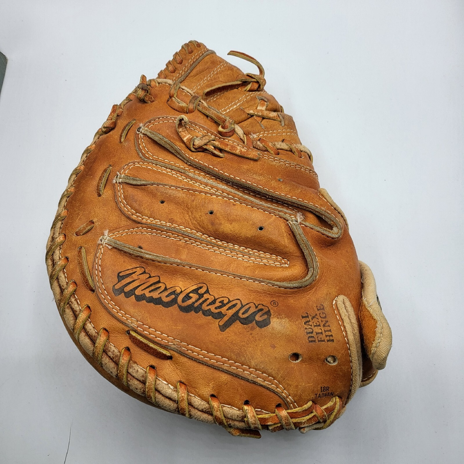 MacGregor Catchers Mitt RHT MM110 Flex Action Leather Dual Flex Hinge