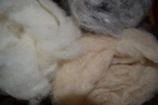3x100g Carded Wool Variety on Fleece in Natural Beige, Natural White and Natural Grey