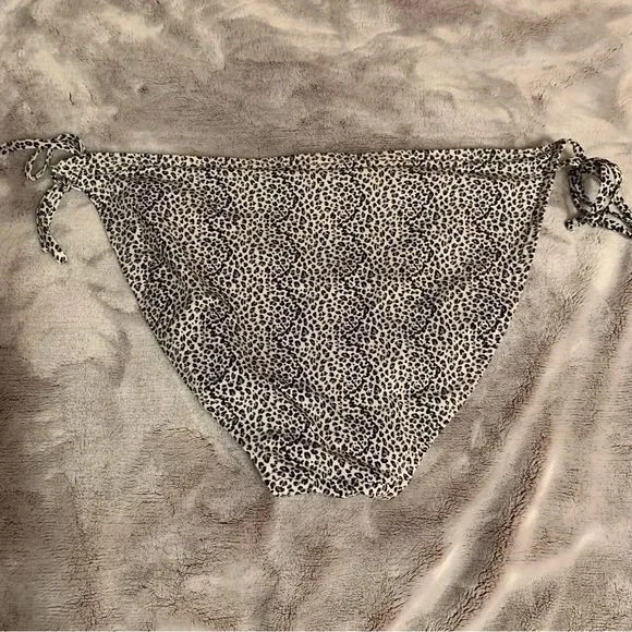 Pantalones de bikini Xhilaration para mujer XLTied lateral estampado de leopardo traje de baño verano blanco Foto 2 de 3