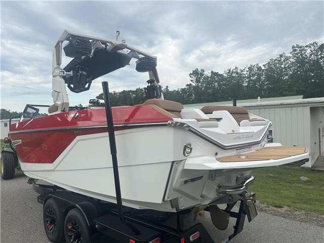 2025 Nautique G23  Victory Red