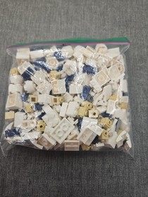 Lego 40174 Iconic Chess & Checkers Set w/ manual Not sure if all pieces are here