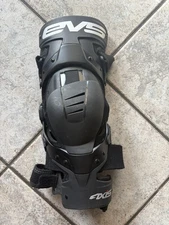 EVS Axis Sport Knee Brace Size Medium Left Leg Only