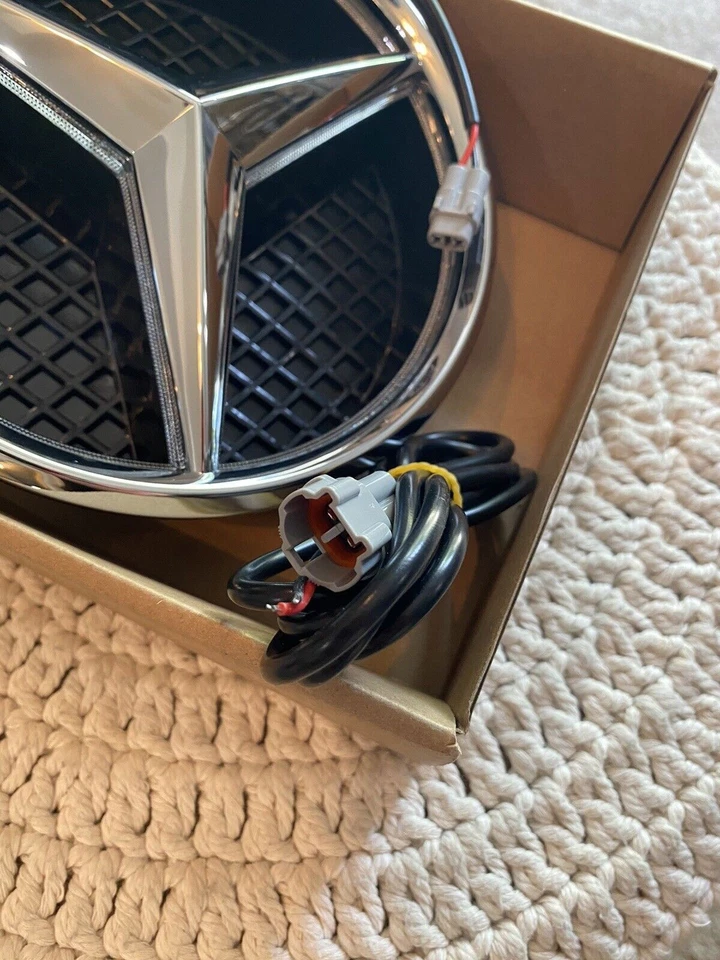 Fit for Mercedes Benz W218 CLS300 CLS350 CLS550 2013-2018 Front Grill LED Emblem — 第 3/4 张图片