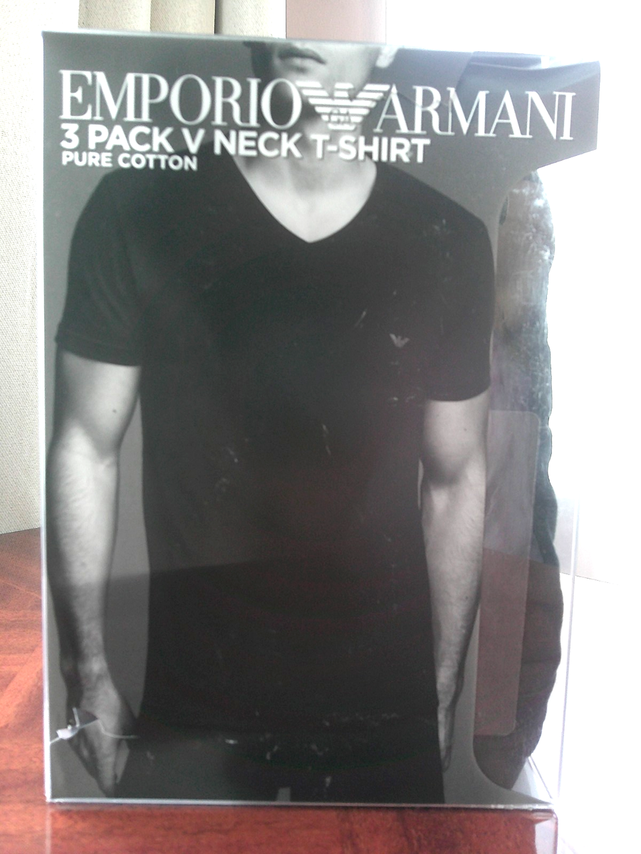 Emporio Armani Underware 3-Pack V neck T-shirts in cotton. Size