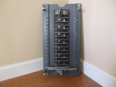 Circuit Breaker Bus Interior ITE Crouse Hinds Murray Gould Box Load Center Plug